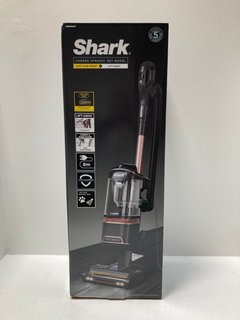 SHARK CORDED UPRIGHT PET MODEL WITH ANTI HAIR WRAP & LIFT AWAY - MODEL: NZ690UKT - RRP: £269.99: LOCATION - A0