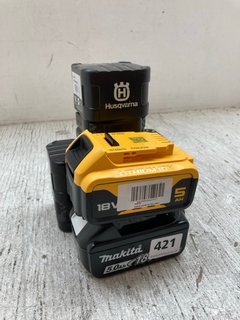 QTY OF ASSORTED POWER TOOL ACCESSORIES TO INCLUDE MAKITA 5.0AH RECHARGEABLE BATTERY: LOCATION - A12