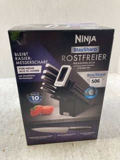 NINJA STAYSHARP STAINLESS KNIFE BLOCK WITH INTEGRATED SHARPENER 6-PIECE SET (PLEASE NOTE: 18+YEARS ONLY. ID MAY BE REQUIRED): LOCATION - A14