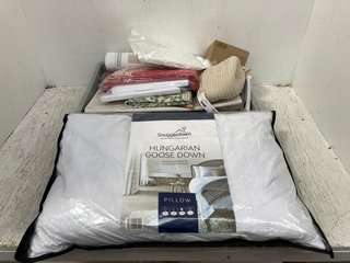 QTY OF ASSORTED HOUSEHOLD ITEMS TO INCLUDE SNUGGLEDOWN HUNGARIAN GOOSE DOWN PILLOW AND SVART STARR SHOWER CURTAIN IN WHITE/GREY 180X180CM: LOCATION - B14