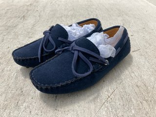 ROMAN KIDS SUEDE LOAFER IN NAVY UK SIZE 8: LOCATION - A1