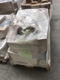 PALLET OF ASSORTED TILES TO INCLUDE 600 X 300MM TILES APPROX RRP £2000: LOCATION - D2 (KERBSIDE PALLET DELIVERY)