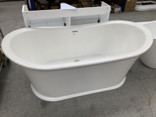 TRADITIONAL STYLED FREESTANDING DOUBLE ENDED SLIPPER STYLE BATH 1676 X 860MM WITH INTEGRAL CHROME SPRUNG WASTE & OVERFLOW - RRP £1798: LOCATION - C4