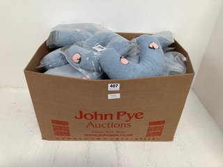 QTY OF DETRUN CAT PLUSH TOYS IN GREY: LOCATION - H13