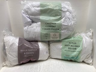 3 X ASSORTED JOHN LEWIS & PARTNERS BEDDING ITEMS TO INCLUDE CAREFREE COMFORT V SHAPED PILLOW: LOCATION - G3