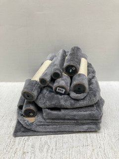 TOWER CAT SCRATCHING POST IN GREY: LOCATION - G11
