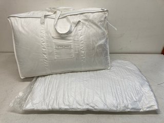 THE WHITE COMPANY LUXURY HUNGARIAN GOOSE DOWN 13.5 TOG KINGSIZE DUVET TO ALSO INCLUDE SINGLE QUILTED PILLOW - RRP £318.75: LOCATION - WH2