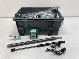 QTY OF ASSORTED HARDWEAR ITEMS TO INCLUDE BOX OF SPAX 4 X 25 ZINC SCREWS: LOCATION - WH2