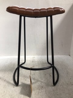 NKUKU NARWANA RIBBED LEATHER SMALL STOOL IN AGED TAN RRP - £195: LOCATION - BR1