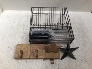 QTY OF ASSORTED NKUKU ITEMS TO INCLUDE INKOLLU LOW DISH RACK IN AGED BRASS: LOCATION - BR2