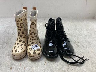 PAIR OF CHILDRENS LEOPARD PRINT WELLIES IN BROWN/CREAM - EU 25 TO ALSO INCLUDE PAIR OF CHILDRENS PU LACE UP SIDE ZIP ANKLE BOOTS IN BLACK - EU 27: LOCATION - BR9