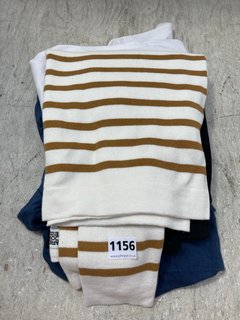 4 X ASSORTED CLOTHING ITEMS TO INCLUDE STRIPE LONG SLEEVE JUMPER IN WHITE/TAN - UK L: LOCATION - BR9