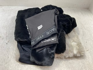4 X ASSORTED WOMENS CLOTHING ITEMS TO INCLUDE THE NORTH FACE LEGGINGS IN BLACK - UK M: LOCATION - BR9