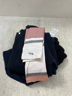 3 X ASSORTED WOMENS CLOTHING ITEMS TO INCLUDE KNITTED CARDIGAN IN NAVY - UK XXL TO ALSO INCLUDE STRIPE PILLOWCASE IN MULTI: LOCATION - BR10