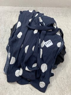 QTY OF ASSORTED WOMENS CLOTHING ITEMS TO INCLUDE POLKA DOT SHIRT DRESS IN NAVY/WHITE - UK 14: LOCATION - BR10