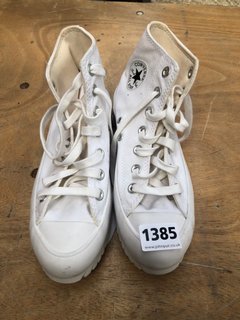 PAIR OF CONVERSE PLATFORM CANVAS HI-TOP TRAINERS IN WHITE - UK 3.5: LOCATION - AT1