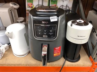 3 X ASSORTED KITCHEN APPLIANCES TO INCLUDE NINJA AIR FRYER IN GREY: LOCATION - AR3