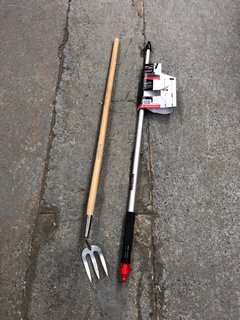 STAINLESS 40 INCH WEED FORK TO INCLUDE DRAPER REDLINE TELESCOPIC WASHING BRUSH: LOCATION - A7T
