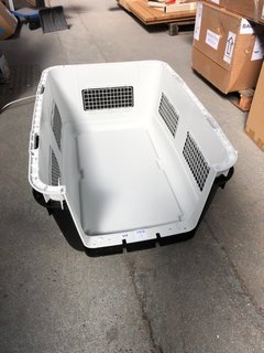 LARGE PLASTIC ANIMAL CRATE: LOCATION - A7T