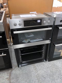 AEG 6000 SURROUND COOK BUILT IN DOUBLE OVEN DCB331010M, 61L CAPACITY, 59.4CM, MULTI LEVEL COOKING GRILL FUNCTION LED DISPLAY, ANTI FINGERPRINT COATING, STAINLESS STEEL - RRP £609.99: LOCATION - A8