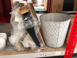 QTY OF ASSORTED ITEMS TO INCLUDE GREY METAL WASTE PAPER BIN: LOCATION - BR6