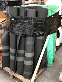 PALLET OF ASSORTED UNDERLAY TO INCLUDE ROLLS OF BLACK CRUMB RUBBER UNDERLAY: LOCATION - D10 (KERBSIDE PALLET DELIVERY)