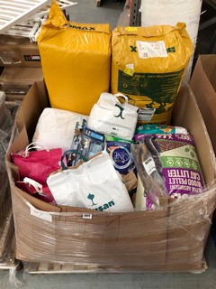 PALLET OF ASSORTED PET CARE ITEMS TO INCLUDE PURINA FELIX CAT FOOD ( B.B DATE 12.2025 ): LOCATION - B8 (KERBSIDE PALLET DELIVERY)
