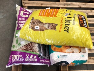 3 X ASSORTED PET CARE ITEMS TO INCLUDE EXTRA SELECT PREMIUM CAT LITTER: LOCATION - A10