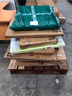 PALLET OF ASSORTED SAFETY GATES TO INCLUDE LINDAM BABY GATE: LOCATION - A3 (KERBSIDE PALLET DELIVERY)