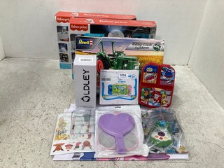 QTY OF ASSORTED KIDS ITEMS TO INCLUDE BABY INFLATABLE WATER MAT: LOCATION - F0