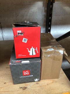 4 X ASSORTED ITEMS TO INCLUDE LG STAINLESS STEEL KETTLE: LOCATION - H5