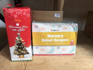 QTY OF ASSORTED HOUSEHOLD ITEMS TO INCLUDE NURSERY VELVET HANGERS: LOCATION - H4