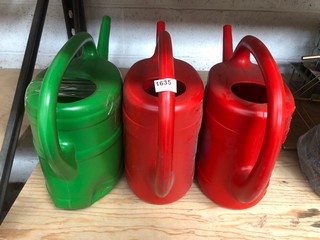 3 X WATERING CANS IN RED AND GREEN: LOCATION - H0