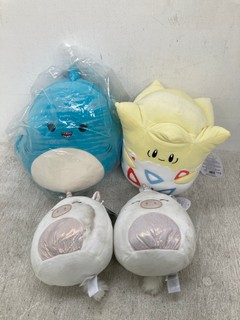 4 X ASSORTED SQUISHMELLOW PLUSHIES TO INCLUDE POKEMON TOGEPI PLUSH: LOCATION - E7