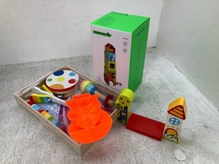 3 X CHILDREN'S TOYS TO INCLUDE TOOKY TOY NESTING BOX - FARM: LOCATION - E7