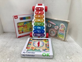 4 X CHILDREN'S TOYS TO INCLUDE FISHER-PRICE EDUCATIONAL AUDIO XYLOPHONE AND TOOKY TOY 'MY CALENDAR': LOCATION - E7