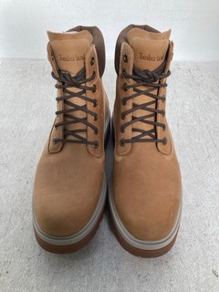 MENS TIMBERLAND ARBOR ROAD BOOTS IN BROWN - UK SIZE: 10.5 - RRP: £200.00: LOCATION - E1