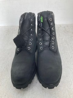 MENS TIMBERLAND PREMIUM WARM LINED BOOTS IN BLACK - UK SIZE: 8.5 - RRP: £190.00: LOCATION - E1