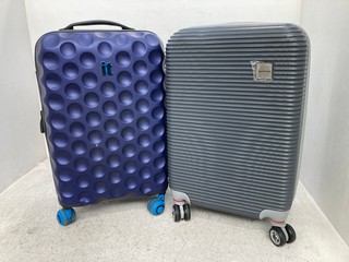 2 X SMALL SUITCASES IN NAVY AND GREY: LOCATION - E15