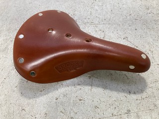 BROOKS LADIES STANDARD BICYCLE SEAT IN BROWN LEATHER - RRP £135: LOCATION - E17