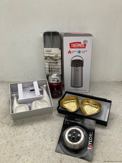 QTY OF ASSORTED KITCHEN ITEMS TO INCLUDE 470 ML THERMOS FLASK IN RED AND TAYLOR DIAL CLASSIC TIMER: LOCATION - E18