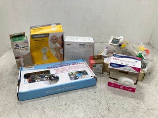 QTY OF ASSORTED BABY PRODUCTS TO INCLUDE BIBS COLOUR PACIFIER PACK AND MEDELA HARMONY MANUAL BREAST PUMP: LOCATION - F10