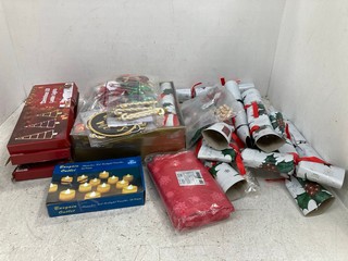 QTY OF ASSORTED CHRISTMAS ITEMS TO INCLUDE CHRISTMAS CRACKERS AND LED CHRISTMAS TREE SHAPED LIGHTS: LOCATION - F9