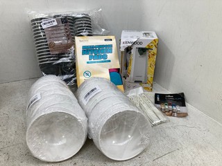QTY OF ASSORTED KITCHEN ITEMS TO INCLUDE KENWOOD CAN OPENER: LOCATION - F7