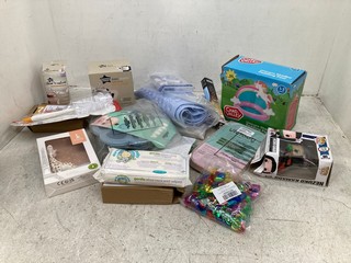 QTY OF ASSORTED ITEMS TO INCLUDE TOMMEE TIPPEE EASIWARM BOTTLE WARMER: LOCATION - F7