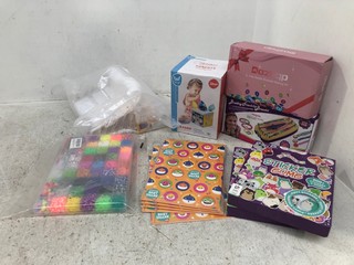 QTY OF KIDS ITEMS TO INCLUDE DIY JEWELRY MAKING KITS: LOCATION - F7