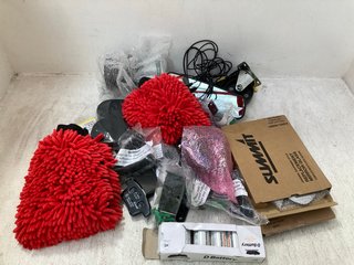 QTY OF ASSORTED ITEMS TO INCLUDE RED MICROFIBRE WASH GLOVES FOR CARS & MAGIC PLATE FOR PHONE HOLDERS: LOCATION - AR2