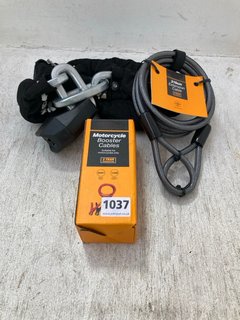 3 X ASSORTED ITEMS TO INCLUDE MOTORCYCLE BOOSTER CABLES & 210CM COATED WIRE TO HELP KEEP YOUR PUSH BIKE SAFE & TO INCLUDE OXFORD HEAVY DUTY BIKE CHAIN: LOCATION - AR2