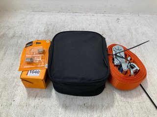 QTY OF ASSORTED ITEMS TO INCLUDE ORANGE STRAP RATCHET & TYRE ANALOGUE AIR PUMP: LOCATION - AR2