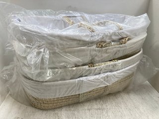4 X MOSES BASKETS IN NATURAL WICKER & WHITE FABRIC LINED & MATTRESS: LOCATION - AR9